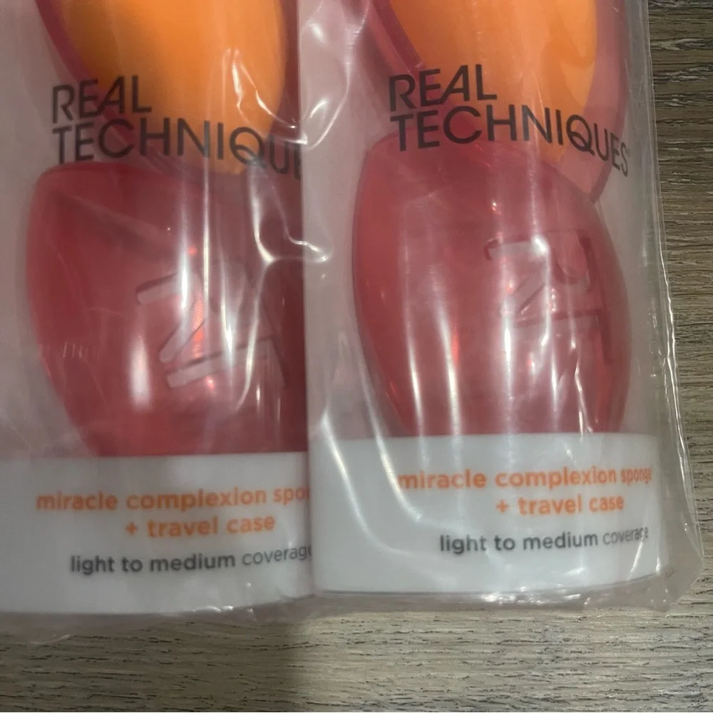 Real Techniques Miracle Complexion Makeup Sponge Lot/Set- Vibrant Orange/Blue